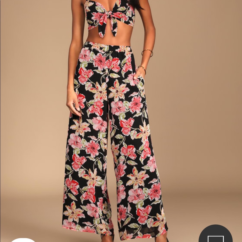 Lulus 2 piece resort wear set! Cropped top and high waisted pants.